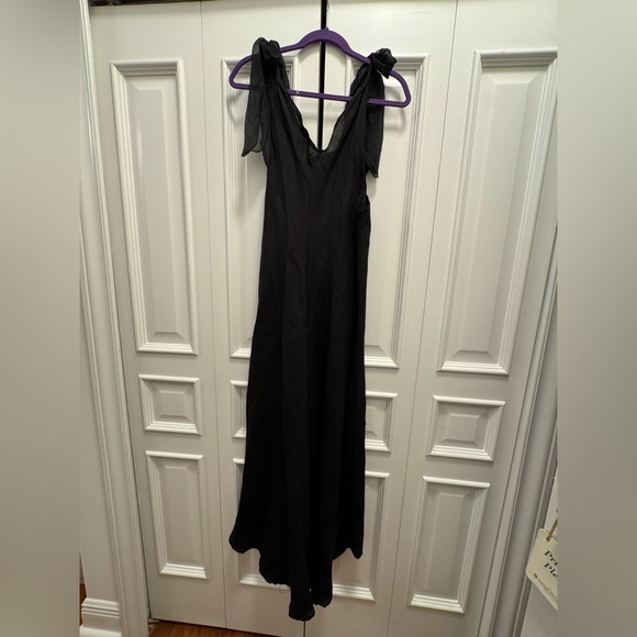 Black Ruffled Linen Sleeveless Deep V-Neck Romper/Jumpsuit - Picture 1 of 2